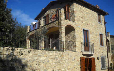 Casa Alla Minuccia Di Villa a Sesta: Property, House, Building, Architecture, Wall, Facade, Home, Medieval Architecture, Real Estate, Tree