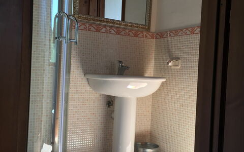 Casa Alla Minuccia Di Villa a Sesta: Bathroom, Property, Room, Tile, Plumbing Fixture, Toilet, Architecture, House, Interior Design, Floor