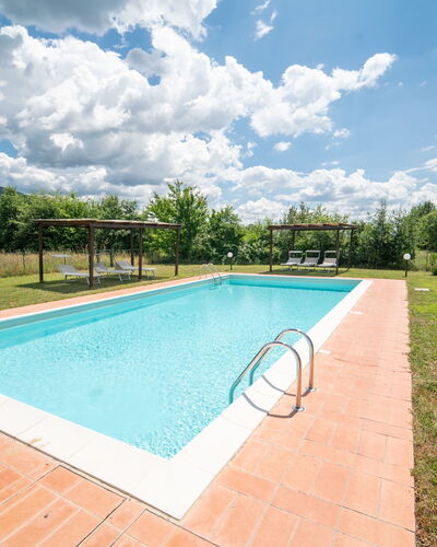 La Gropina Di Loro Ciuffenna: Property, Swimming Pool, Real Estate, Building, Leisure, House, Estate, Grass, Home, Villa