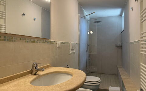 Villa Eleonora: Bathroom, Bathroom Sink, Plumbing Fixture, Flooring, Wall, Sink, Interior Design, Floor, Tap, Mirror