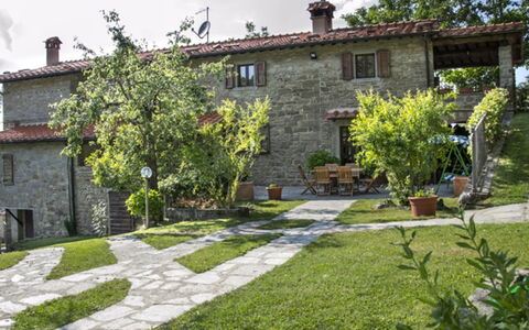 Villa Magnolia: Property, House, Building, Yard, Cottage, Garden, Residential Area, Home, Real Estate, Grass