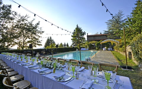 Villa Magnolia: Real Estate, Restaurant, Tree, Sky, Table, Building, House, Event, Landscape, Plant