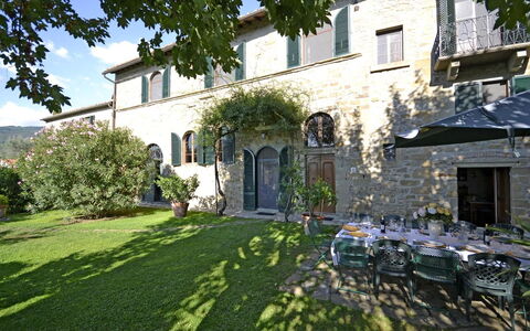 Villa Santa Maria: Property, Home, House, Building, Yard, Residential Area, Real Estate, Estate, Backyard, Grass