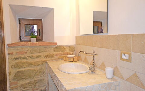 Appartamento Luna: Bathroom, Property, Room, Tile, Floor, Interior Design, Wall, Sink, Real Estate, Marble