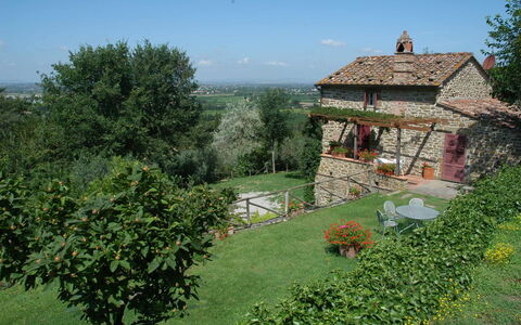 Villa Oleandro: Property, Cottage, Natural Landscape, House, Farmhouse, Garden, Botany, Building, Rural Area, Plant