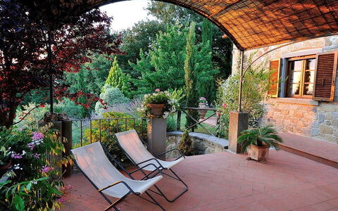 Villa Rosmarino: Property, Patio, Real Estate, Garden, Backyard, Yard, Building, Home, Courtyard, House