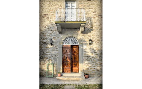 Villa Il Palazzo: Window, Wood, Rectangle, Art, Wall, Brick, Facade, Building, Arch, Stone Wall