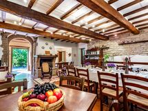 Farmhouse Il Fantino With Pool 12pax