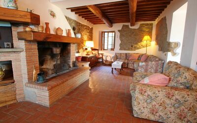 Glicine: Room, Property, Living Room, Hearth, Fireplace, Building, Home, Floor, Interior Design, House