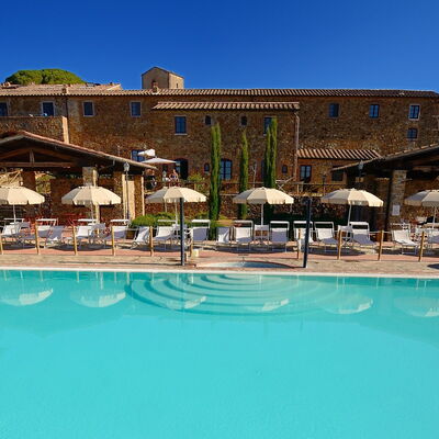 Borgo Casa Di Lappi: Resort, Swimming Pool, Property, Vacation, Estate, Building, Resort Town, Leisure, Town, Real Estate