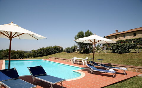 Podere San Giovanni: Sky, Plant, Property, Swimming Pool, Water, Sunlounger, Azure, Shade, Outdoor Furniture, Umbrella