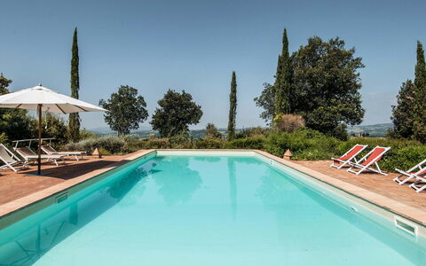 Lavacchio 18: Water, Sky, Swimming Pool, Plant, Azure, Tree, Shade, Rectangle, Leisure, Composite Material