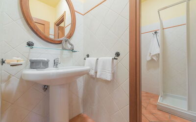 la-torre-apartments-pisotia-multiproperty-torricella-2-bathroom