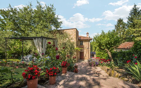 Torre del Cielo: Property, Garden, Home, Real Estate, House, Yard, Botany, Residential Area, Building, Flower