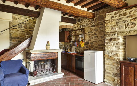 Agriturismo Cincinelli: Property, Room, Building, Beam, Hearth, Interior Design, Wall, Ceiling, Brick, House