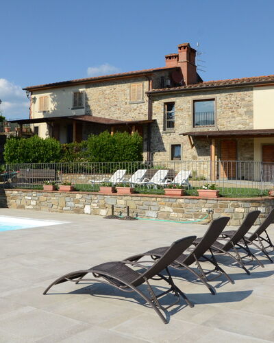 Agriturismo Cincinelli: Property, Building, House, Real Estate, Home, Swimming Pool, Estate, Furniture, Residential Area, Patio