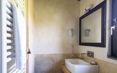 tenuta-san-jacopo-cavriglia-multiproperty-vinsantaia-trebbiano-bathroom
