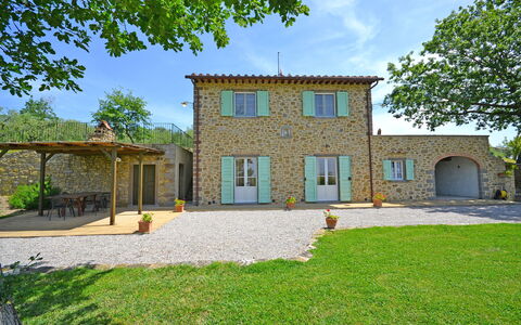 Villa Il Palazzone: Property, House, Home, Building, Real Estate, Estate, Residential Area, Land Lot, Architecture, Facade