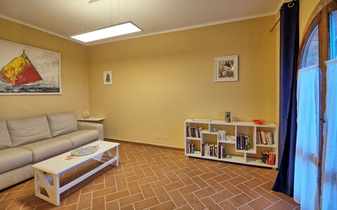 Casa Rossa: Property, Picture Frame, Wood, Couch, Interior Design, Flooring, Floor, Studio Couch, Living Room, Real Estate
