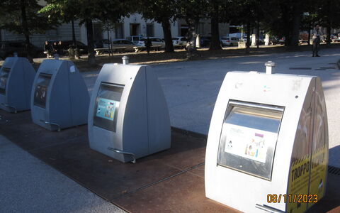 Guelfa House: Motor Vehicle, Tree, Gas, Tints And Shades, Machine, City, Event, Asphalt