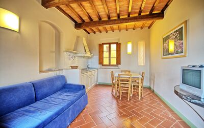 Vinci 8: Room, Property, Building, Furniture, House, Interior Design, Real Estate, Living Room, Floor, Table