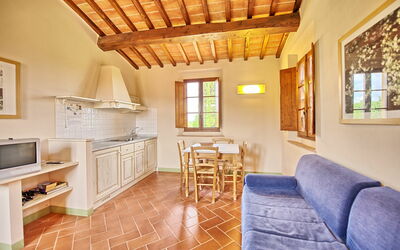 Vinci 14: Property, Room, Furniture, Building, Interior Design, House, Ceiling, Floor, Real Estate, Cottage