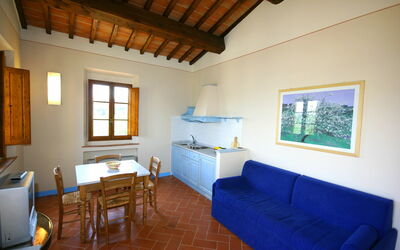 Vinci 9: Room, Property, Furniture, Building, House, Interior Design, Floor, Real Estate, Table, Living Room