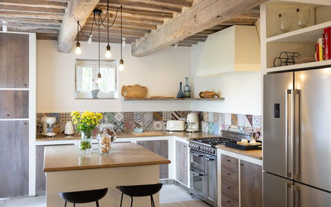 Tenuta Pomona: Furniture, Kitchen, Countertop, Interior Design, Kitchen Appliance, Cabinetry, Flooring, Wall, Major Appliance, Wood