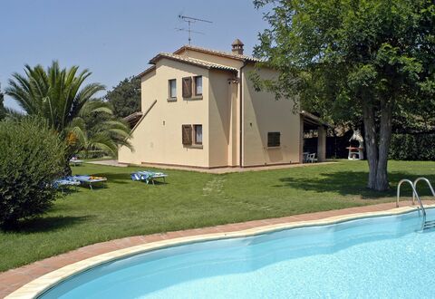 Poderino: Property, House, Swimming Pool, Building, Real Estate, Home, Villa, Estate, Residential Area, Farmhouse