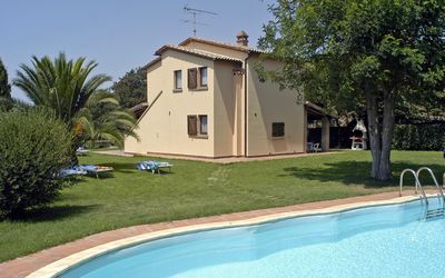Poderino: Property, House, Swimming Pool, Building, Real Estate, Home, Villa, Estate, Residential Area, Farmhouse