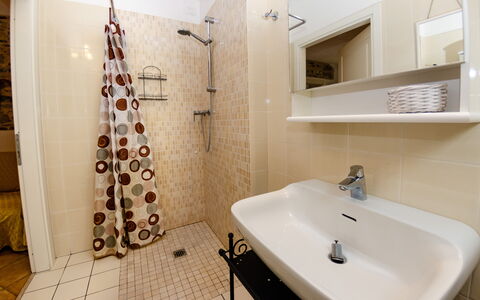 La Piccola Margherita: Bathroom, Property, Room, Tile, Tap, Interior Design, Wall, Plumbing Fixture, Real Estate, House