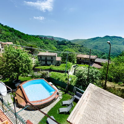 Casa Di Renzo: Property, Hill Station, Real Estate, House, Building, Rural Area, Sky, Swimming Pool, Tourism, Residential Area