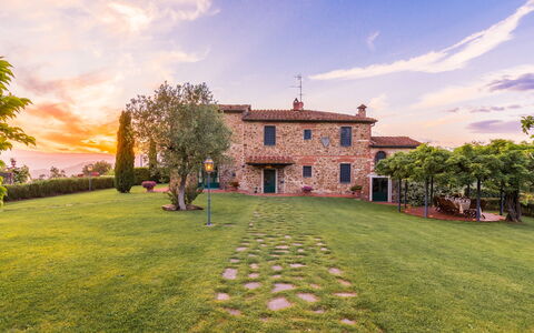 Villa Roncovisi: Property, Sky, Estate, House, Home, Building, Grass, Mansion, Real Estate, Architecture