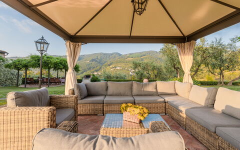 Villa Roncovisi: Property, Real Estate, Furniture, Room, Home, Estate, House, Shade, Interior Design, Building