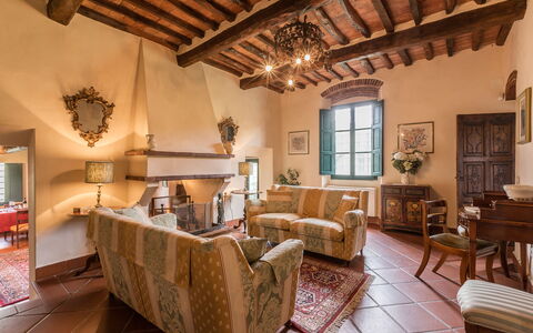 Villa Roncovisi: Property, Room, Building, Ceiling, Interior Design, Living Room, Furniture, Beam, House, Real Estate