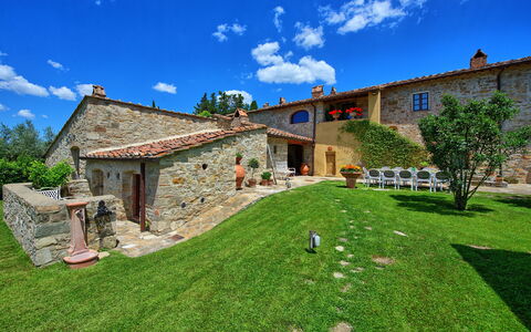 Villa Sonia: Property, House, Building, Home, Real Estate, Estate, Grass, Cottage, Yard, Land Lot