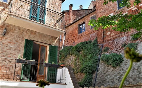 Vista della casa e del vicolo rinascimentale