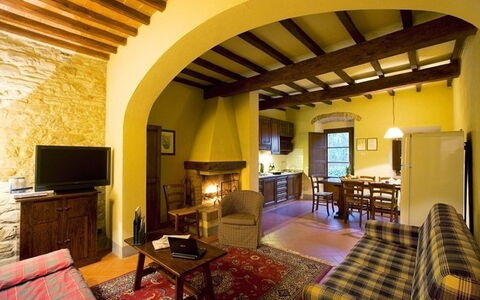 Accommodation:&nbsp;Deluxe 2