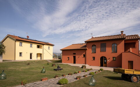 Incanto Toscano: Cloud, Plant, Sky, Window, Building, House, Tree, Land Lot, Grass, Cottage