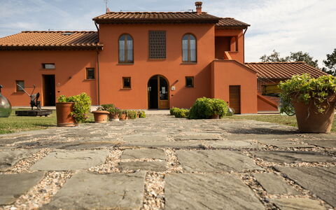 Incanto Toscano: Plant, Sky, Building, Property, Window, Cloud, Door, House, Land Lot, Road Surface