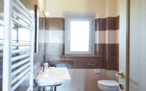 Incanto Toscano: Tap, Plumbing Fixture, Sink, Furniture, Bathroom Sink, Wood, Bathroom, Mirror, Interior Design, Flooring