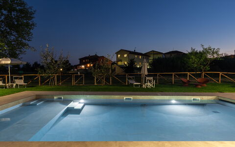Incanto Toscano: Water, Sky, Plant, Property, Building, Swimming Pool, Tree, Leisure, Grass, Arecales