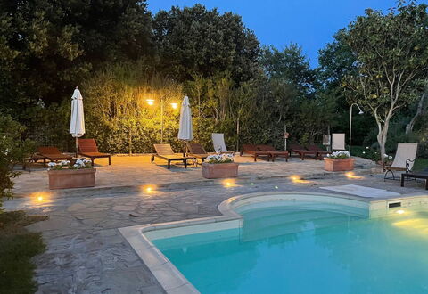 Agriturismo le Calle: Water, Plant, Property, Swimming Pool, Tree, Sky, Outdoor Furniture, Chair, Leisure, Real Estate