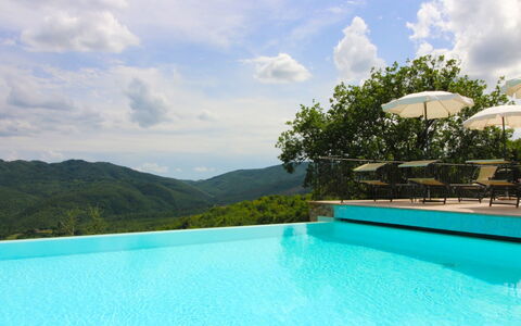 Borgo di Usciano: Water, Cloud, Sky, Plant, Blue, Swimming Pool, Nature, Rectangle, Body Of Water, Natural Landscape