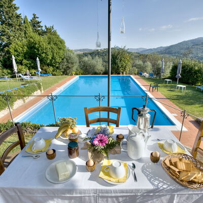 Villa Dorella Di Montaperti: Property, Estate, Real Estate, Swimming Pool, Vacation, House, Table, Leisure, Mountain, Villa