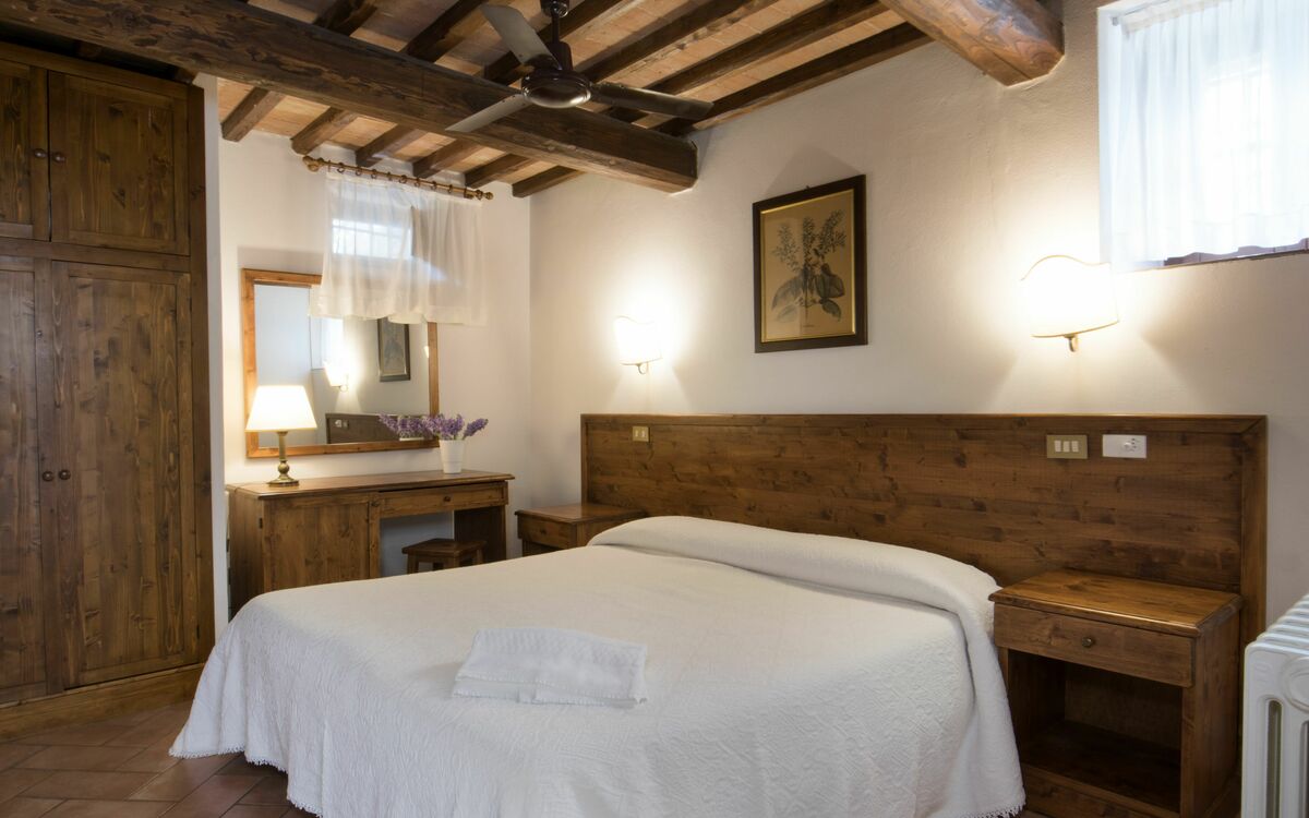 Accommodation:&nbsp;Suite 205