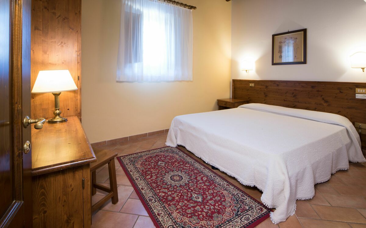 Accommodation:&nbsp;Suite 201