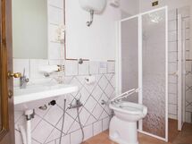 Accommodation:&nbsp;Suite 210