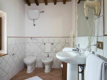 Accommodation:&nbsp;Suite 209