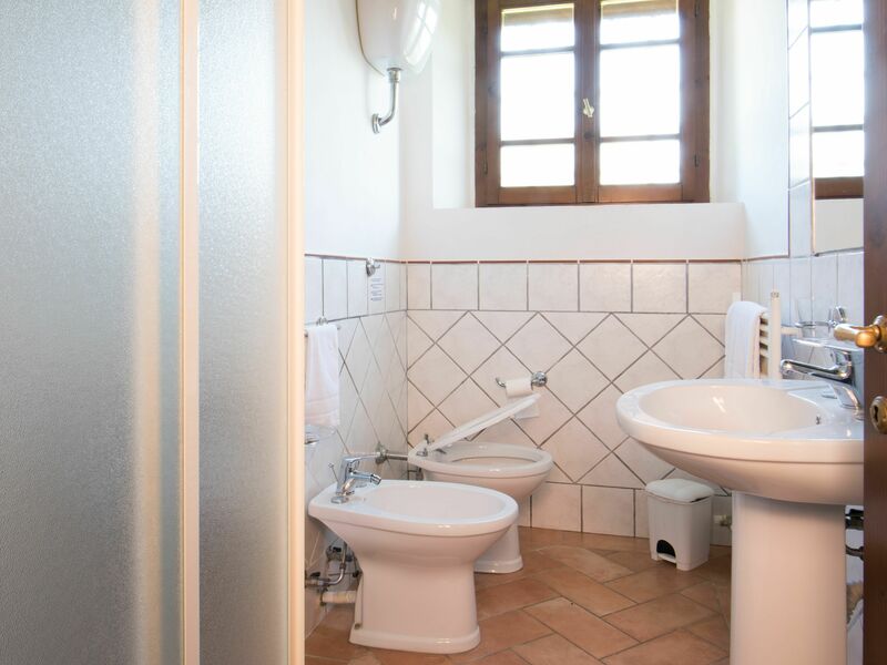 Accommodation:&nbsp;Suite 201